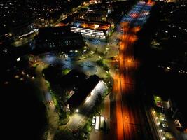 aereo notte Visualizza di illuminato centrale aylesbury cittadina di Inghilterra unito regno. aprile 1°, 2024 foto