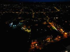 aereo notte Visualizza di illuminato centrale aylesbury cittadina di Inghilterra unito regno. aprile 1°, 2024 foto