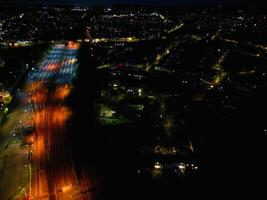 aereo notte Visualizza di illuminato centrale aylesbury cittadina di Inghilterra unito regno. aprile 1°, 2024 foto