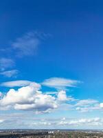bellissimo cielo con drammatico nuvole al di sopra di Birmingham città di Inghilterra unito regno, marzo 30, 2024 foto