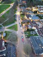 alto angolo Visualizza di illuminato centrale harpenden cittadina di Inghilterra durante notte. unito regno. marzo 16, 2024 foto