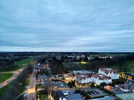 alto angolo Visualizza di illuminato centrale harpenden cittadina di Inghilterra durante notte. unito regno. marzo 16, 2024 foto