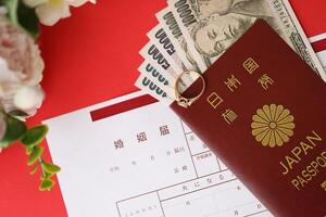 giapponese matrimonio registrazione vuoto documento e nozze proposizione squillare e yen i soldi su tavolo foto