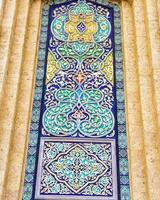 geometrico tradizionale islamico ornamento. frammento di un' ceramica mosaico. foto