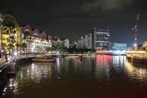 Singapore, 2024 - colorato di clarke banchina nel centro Singapore a notte foto