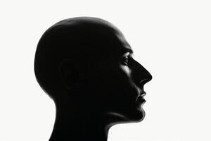 un' nero silhouette di un' umano testa isolato su bianca. foto