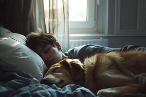 giovane uomo e il suo leale cane pacificamente addormentato insieme nel un' accogliente Camera da letto foto