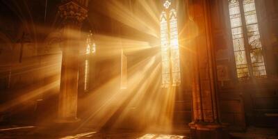 luminosa raggi di leggero penetrante attraverso il finestre di il Chiesa foto