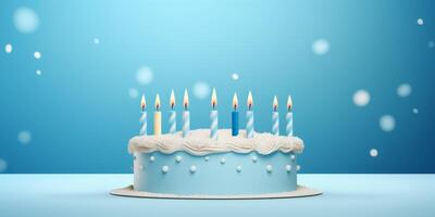 torta di compleanno con le candeline foto