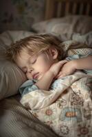 addormentato bambino nel letto foto