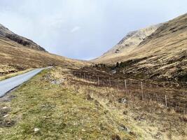 un' Visualizza di il Scozia campagna vicino il Glencoe montagne foto