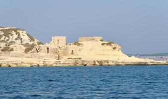Visualizza di costa con generico roccia, gozzo, Malta foto