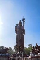 grande statua di signore shiva vicino delhi internazionale aeroporto, delhi, India, signore shiv grande statua toccante cielo a principale autostrada mahipalpur, delhi foto