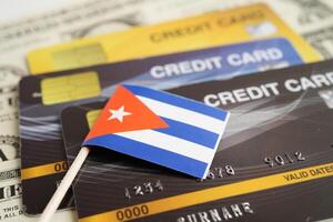 Cuba bandiera su credito carta, finanza economia commercio shopping in linea attività commerciale. foto