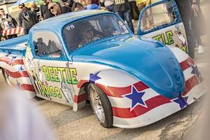 vicenza Italia 19 marzo 2024 un' dinamico tiro di un americano dragster in mostra velocità e adrenalina foto