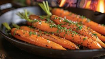 a partire dal azienda agricola per fuoco queste tenero carota bastoni siamo cucinato per Caramellizzato perfezione con suggerimenti di salato erbe aromatiche e un' toccare di dolcezza cortesia di il ruggente camino foto