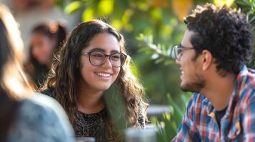 un' senso di Comunità come gli stranieri diventare amici attraverso il condivisa Esperienza. foto