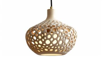 un' fatto a mano ceramica pendente lampada nel un' neutro colore con intricato out quello creare un' bellissimo illuminazione effetto una volta illuminato. foto