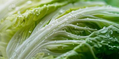 vicino su di fresco verde cavolo le foglie con acqua goccioline, Perfetto per salutare mangiare concetti e vegetariano ricette durante vegano e nazionale nutrizione mese foto