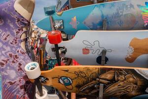 colorato skateboard ponti Schermo creativo disegni a Venezia spiaggia. foto