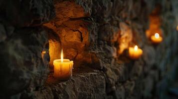 entro il pietra muri di un antico castello piccolo alcove lavorato in il roccia hold piccolo candele aggiungendo un' toccare di calore per il castelli freddo interno. 2d piatto cartone animato foto