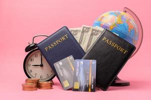 passaporto risparmia denaro per viaggiare e fare affari in tutto il mondo. foto