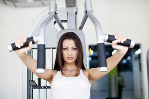 ragazza in palestra foto