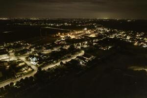 aereo notte Visualizza di un' cittadina foto