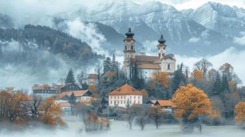 sereno autunno Visualizza di balzer villaggio e nebbioso montagne foto