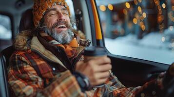 gioioso anziano uomo sbadigli nel auto durante inverno sera foto