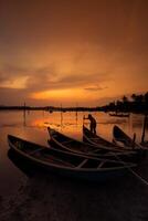 tradizionale Barche a o prestito laguna nel tramonto, phu yen Provincia, Vietnam foto