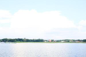 indonesiano lago fuga a estate foto