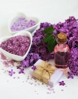 olio essenziale con fiori di lillà