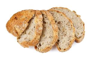 pagnotta di pane tagliare in pezzi isolato su un' bianca sfondo. pezzi di pane. arte pane. foto