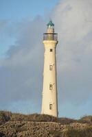 storico faro su il settentrionale mancia di aruba foto