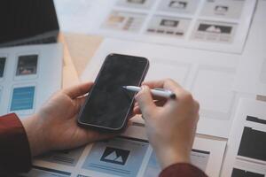 UX ui design processi per alla moda mobile applicazione e sito web . creativo prototipo di wireframe per professionale App sviluppatore . foto