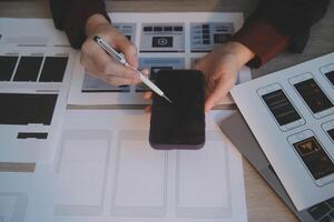 UX ui design processi per alla moda mobile applicazione e sito web . creativo prototipo di wireframe per professionale App sviluppatore . foto