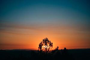 tramonto sulla montagna foto