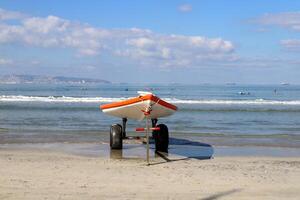 sabbioso spiaggia su il sponde di il mediterraneo mare nel settentrionale Israele. foto