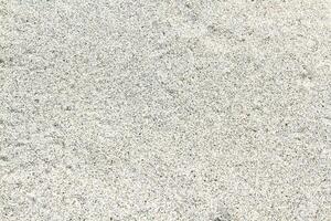 modello e superficie grigio sabbia su il tropicale spiaggia. foto