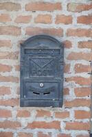 lettera della cassetta postale della cassetta postale sul muro foto