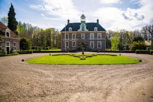 diepenheim, Olanda - aprile 7, 2024. storico castello warmelo nel Provincia overijssel vicino città diepenheim nel Olanda. alto qualità foto