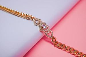 foto di bracciale da donna con decorazione a motivo di diamanti d'amore