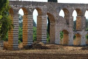 un antico acquedotto per fornitura acqua per popolato le zone. foto