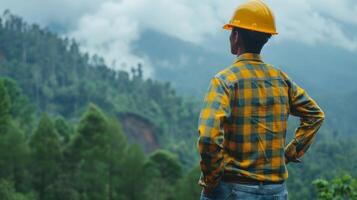 ambientale ingegnere ispezionando la deforestazione danno e urto su clima modificare foto