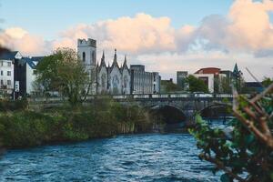 galway città, edifici e architettura, salmone sbarramento ponte, paesaggio urbano sfondo, irlandesi punti di riferimento, Irlanda foto