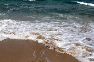 il colore di acqua nel il mediterraneo mare nel superficiale acqua. naturale astratto sfondo. foto