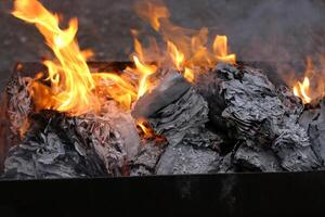 un' fuoco quello ustioni qualunque cosa quello ustioni. foto