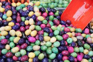 misto di verde. giallo , viola e rosso colore oliva foto