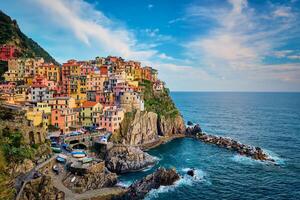 Manarola villaggio su tramonto, cinque terre, liguria, Italia foto